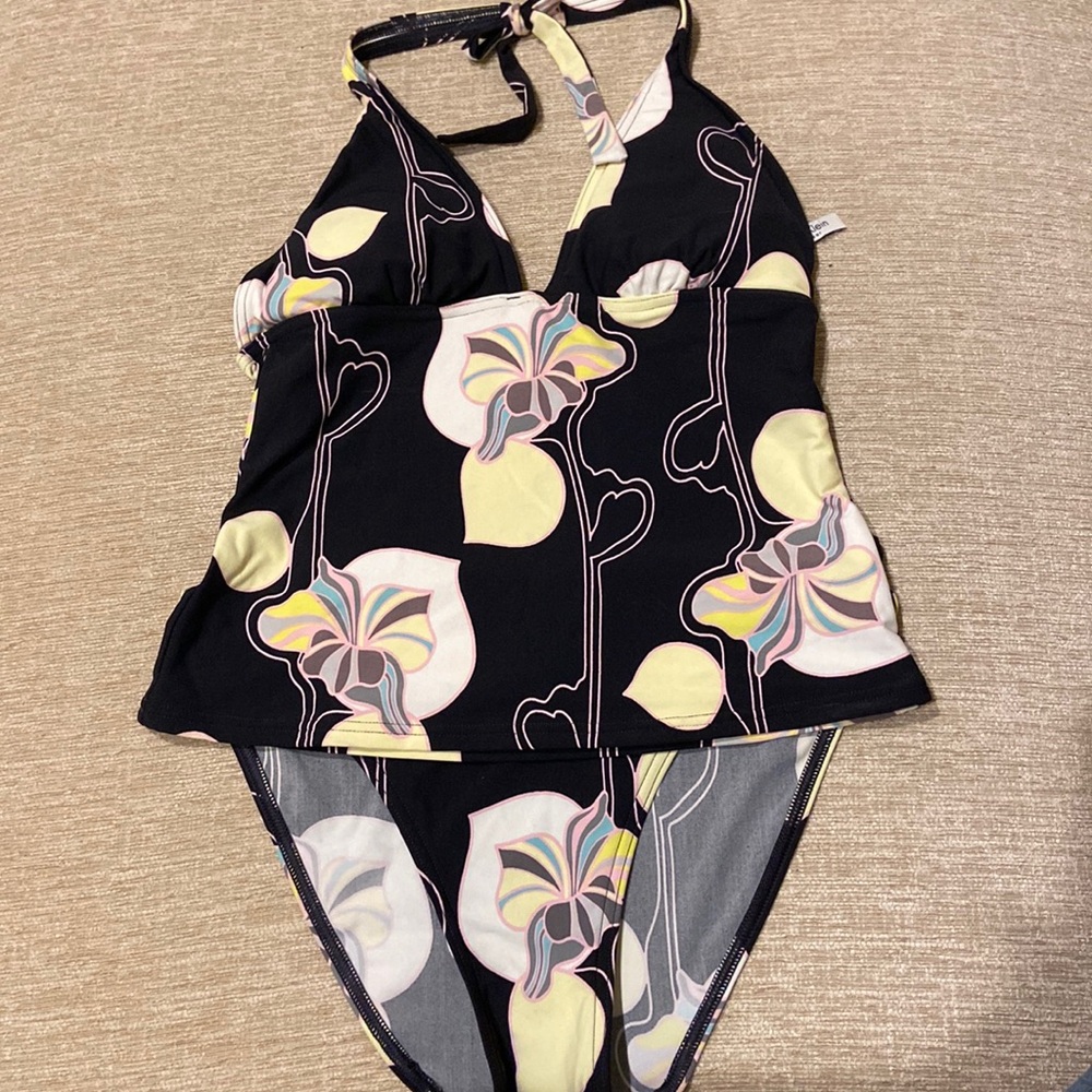 Black floral tankini by Calvin Klein size medium